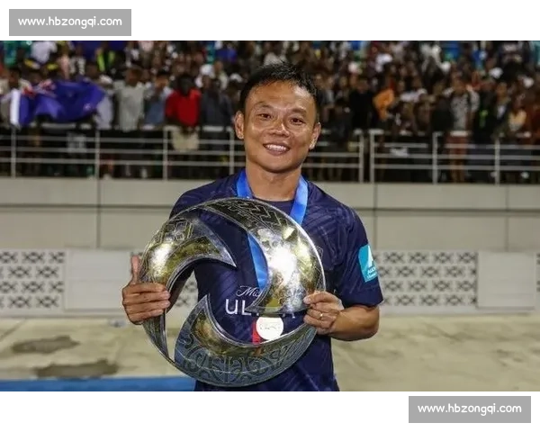 中国独苗周通创历史!世俱杯替补登场对阵拜仁 中国独苗周通创历史!世俱杯替补登场对阵拜仁